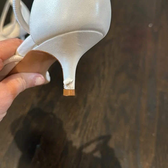 Shutz Galle sandal. White. Size 8B. - Picture 3 of 5